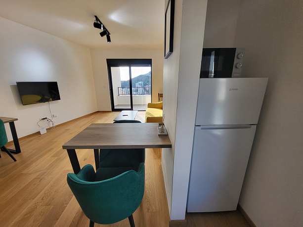 Möblierte Wohnung mit einem Schlafzimmer, Meerblick und Garagenplatz in einem neuen Gebäude